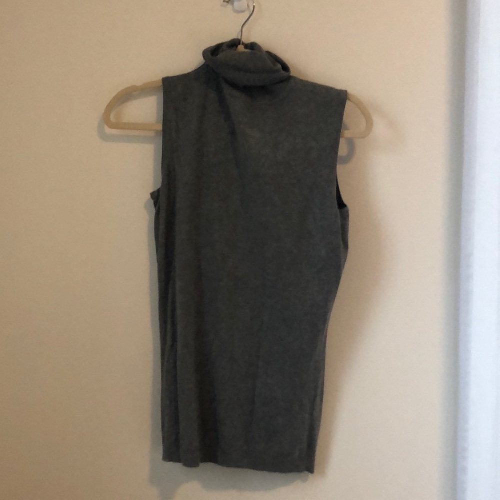Short sleeved mauck neck